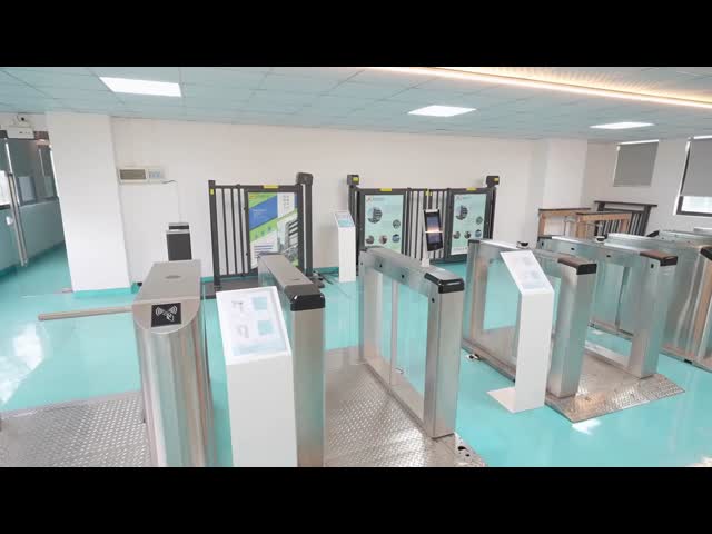 Porte à tournevis automatique HCW avec une largeur de canal de 600 à 900 mm, 6 paires de rayonnements infrarouges et 30-40 personnes par minute